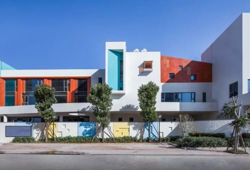 幼兒園老師讓帶 花 ,看到 花 后老師擔心,質問你媽知道嗎